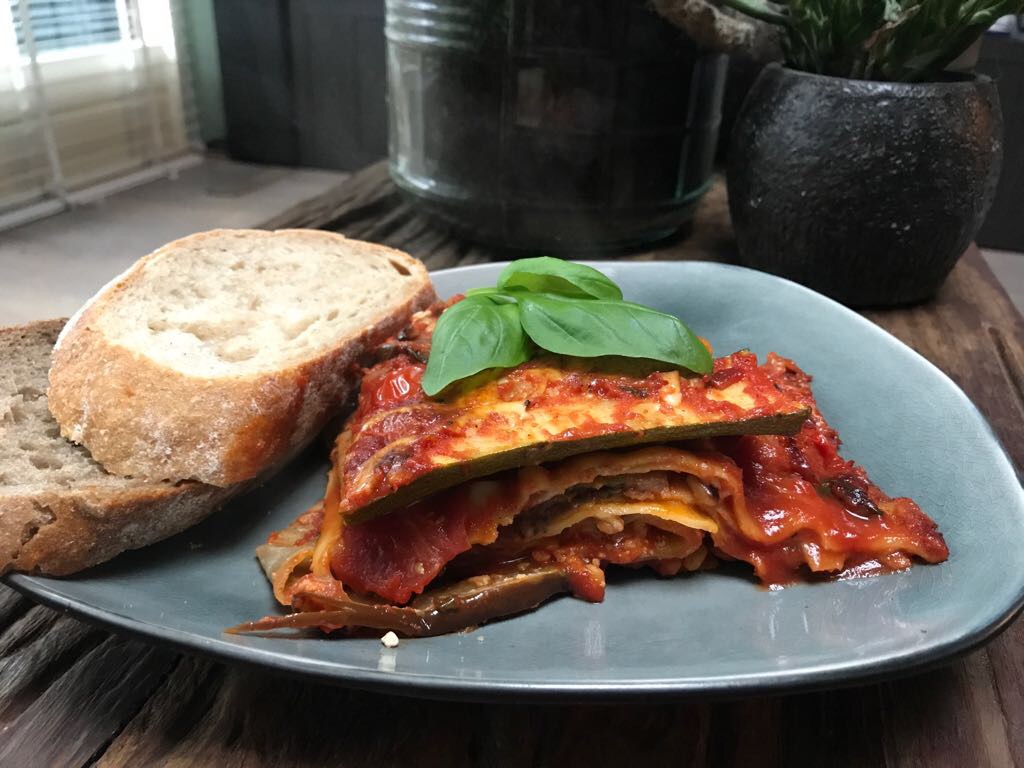 Vegetarische Lasagne Met Courgette En Aubergine Familie Over De Kook