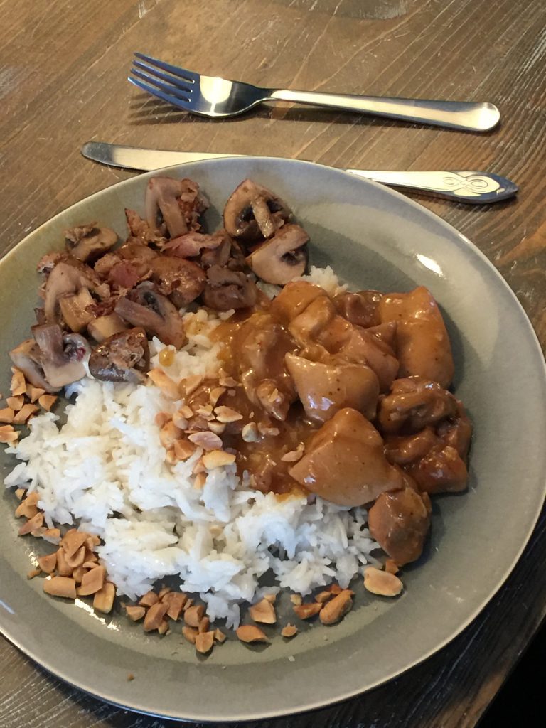 Stoofschotel met pittige kip in bier gestoofd