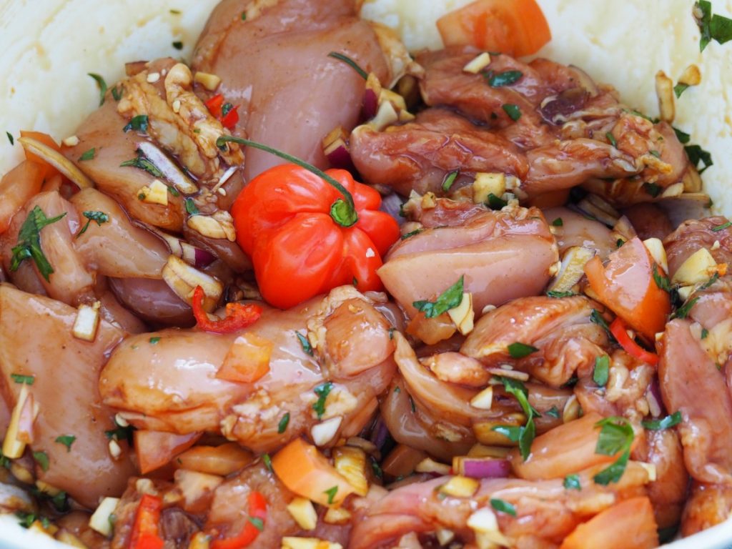 Surinaamse stoofpot met kip en specerijen 