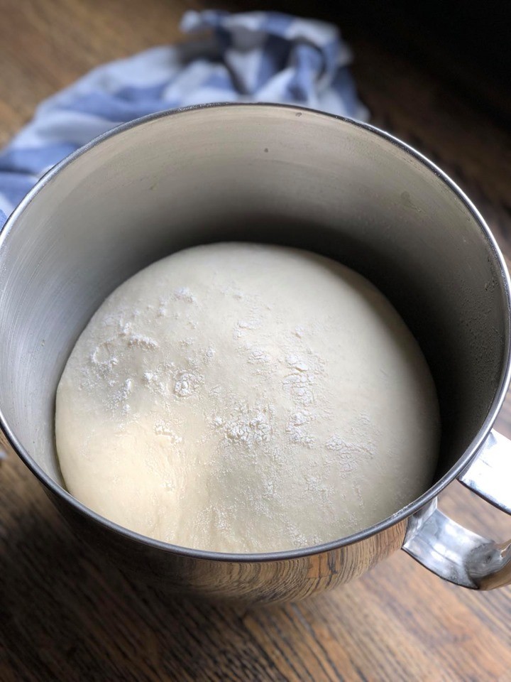 rijzen van pizzadeeg zelf pizza maken