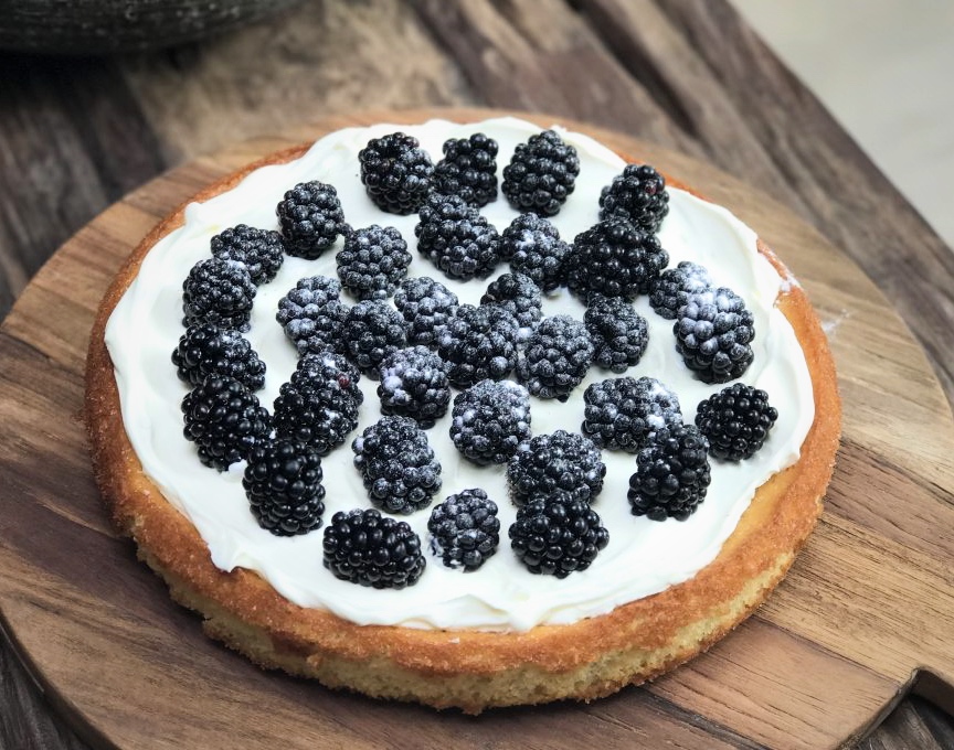 Citroentaart met frisse mascarpone en bramen