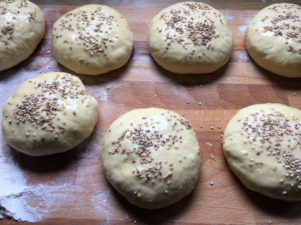 Basisrecept: zelf hamburger "brioche" broodjes maken