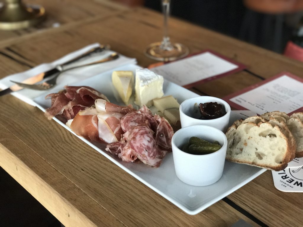 100 wijnen en lekker eten bij Rayleigh & Ramsay in Amsterdam