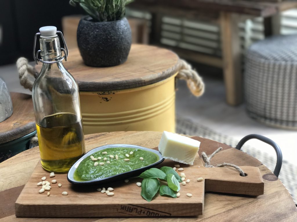 Pasta met zelfgemaakte pesto
