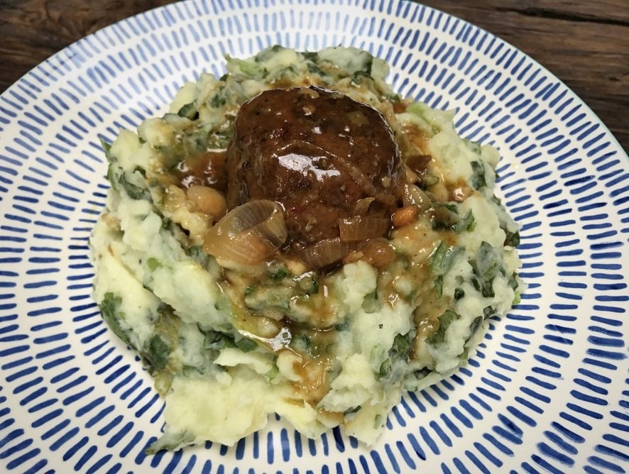 andijvie stamppot met gehaktballen en kaas in bierjus