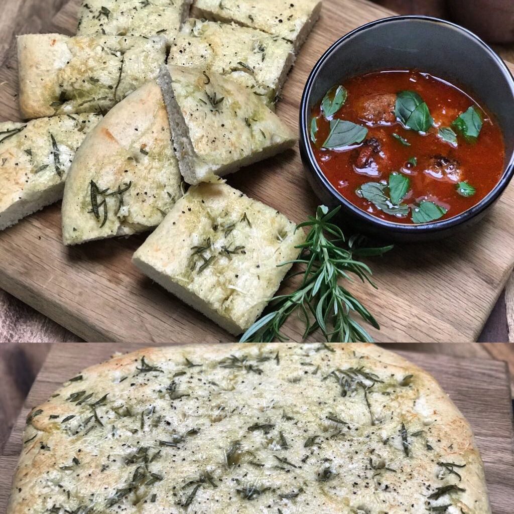 Focaccia met rozemarijn en Parmezaanse kaas