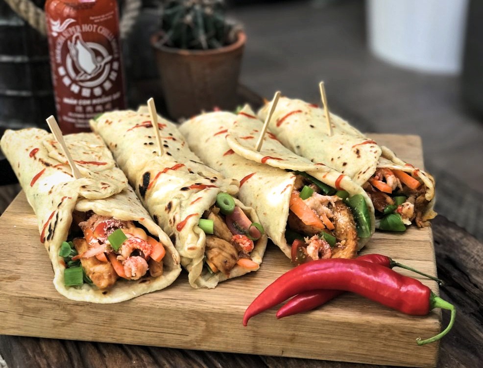Surf en Turf: wrap met pittige kip en rivierkreeftjes