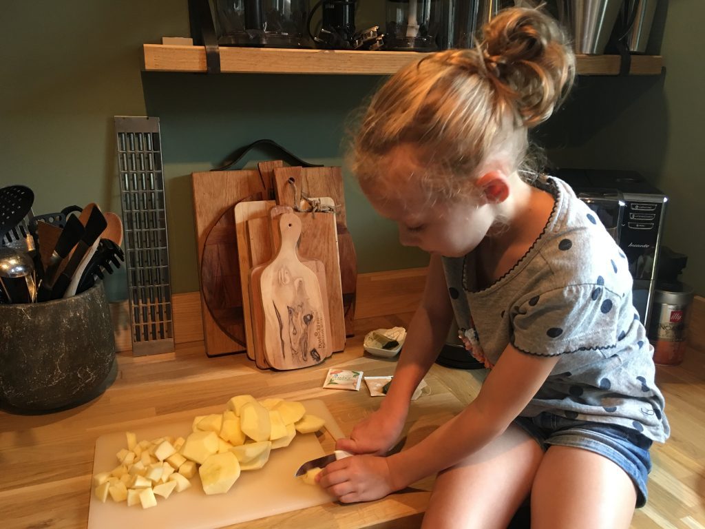 zelf appelmoes maken: super leuk en makkelijk om met kinderen te doen