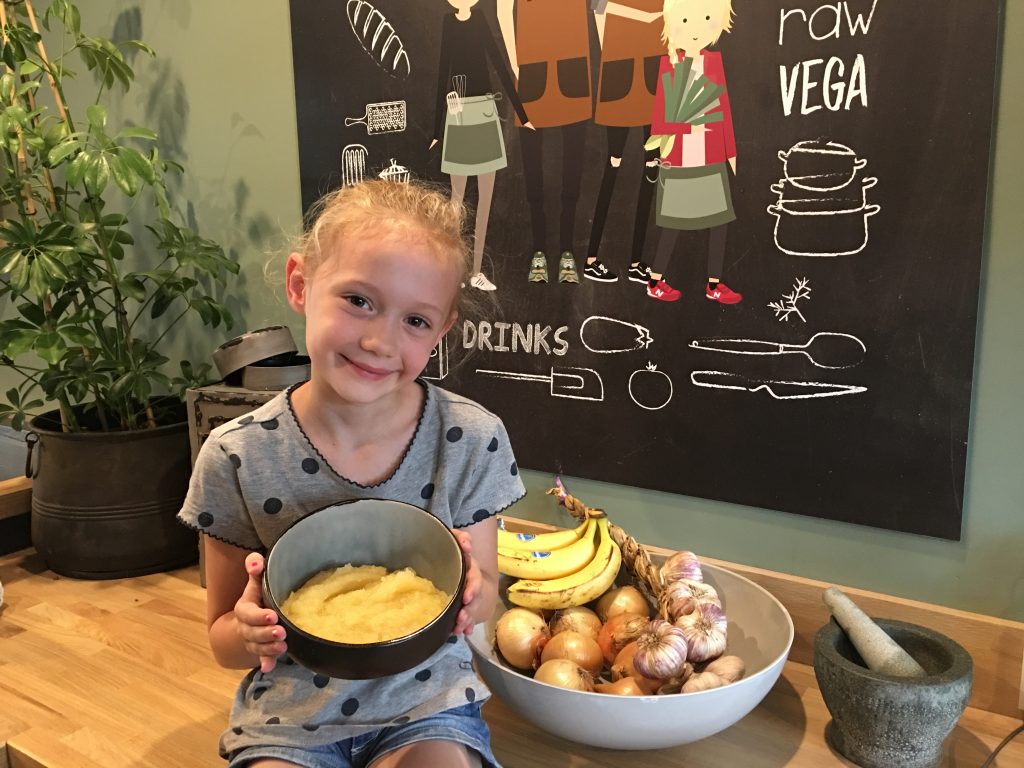 zelf appelmoes maken: super leuk en makkelijk om met kinderen te doen