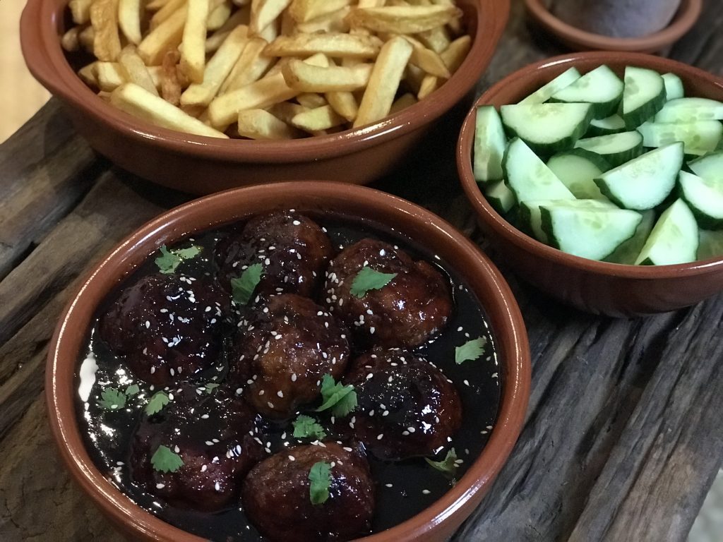 Sticky meatballs: zoet-pittige kleverige gehaktballen