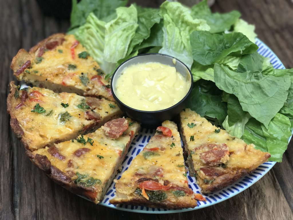 Spaanse tortilla met chorizo, paprika en aioli