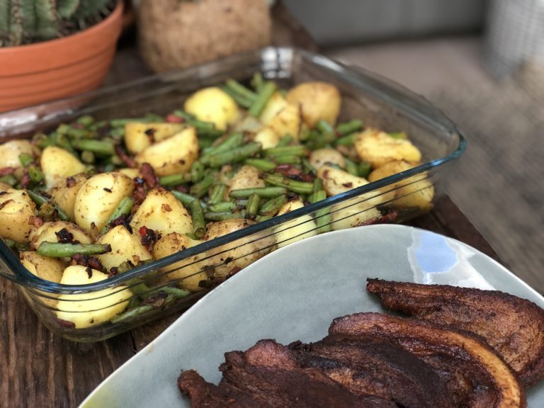 pittige aardappel ovenschotel met sperziebonen en spek
