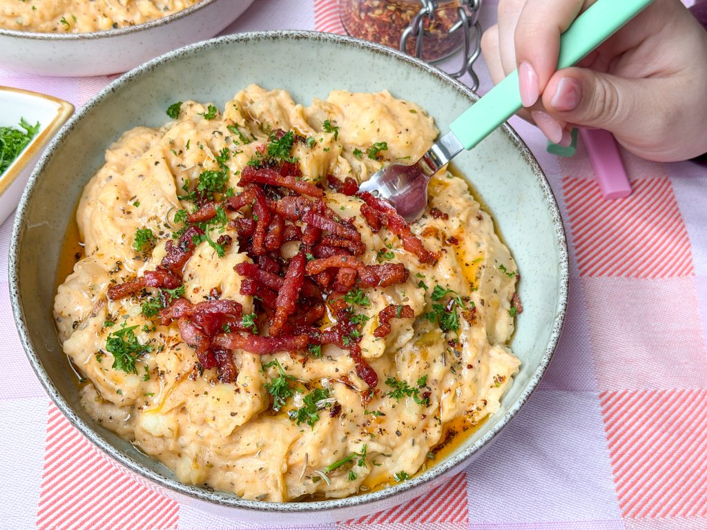 Romige stamppot van witlof met kaas en krokante spekjes