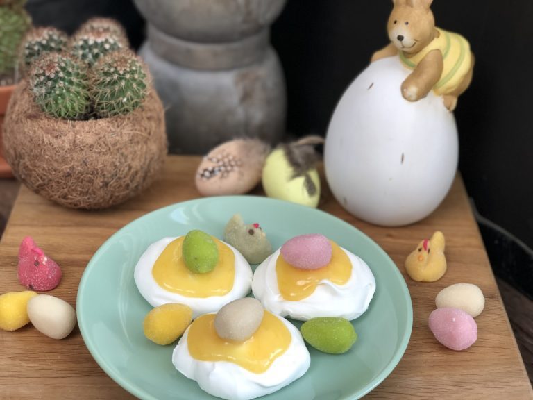 Paastoetje: meringues met diverse toppings