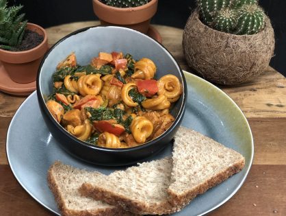 pasta met Boursin, spinazie en pikante kip