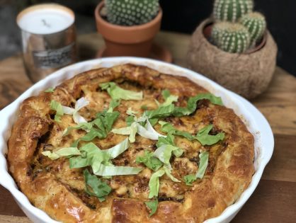 hartige taart: andijvietaart met kruidig gehakt en kaas