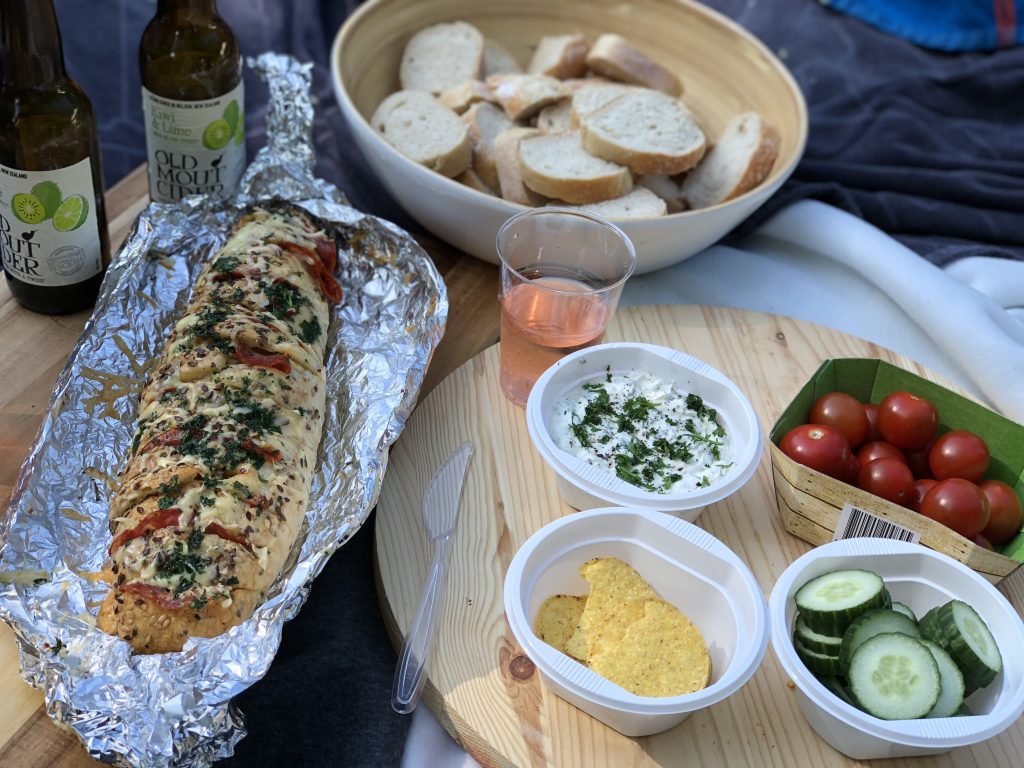 Spaans gevuld stokbrood van de bbq