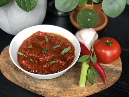 zelf pizzasaus maken: Familie over de Kook style!