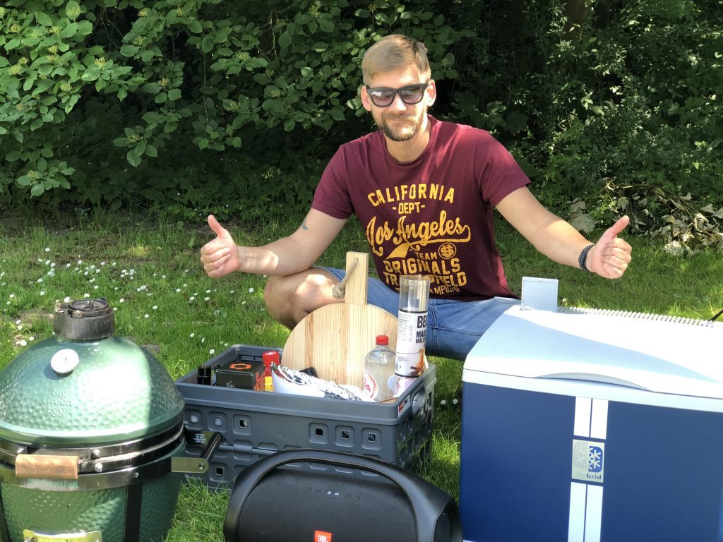 bbq picknick Familie over de Kook met Mobicool