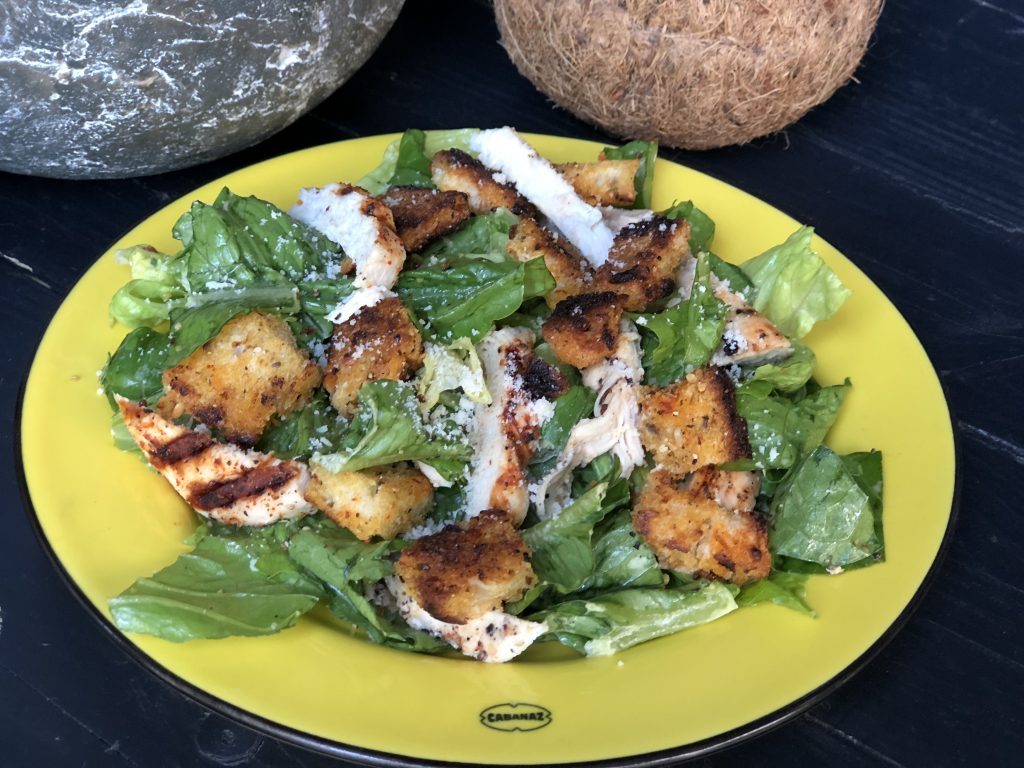 recept salade met gegrilde kip en honing mosterdsaus