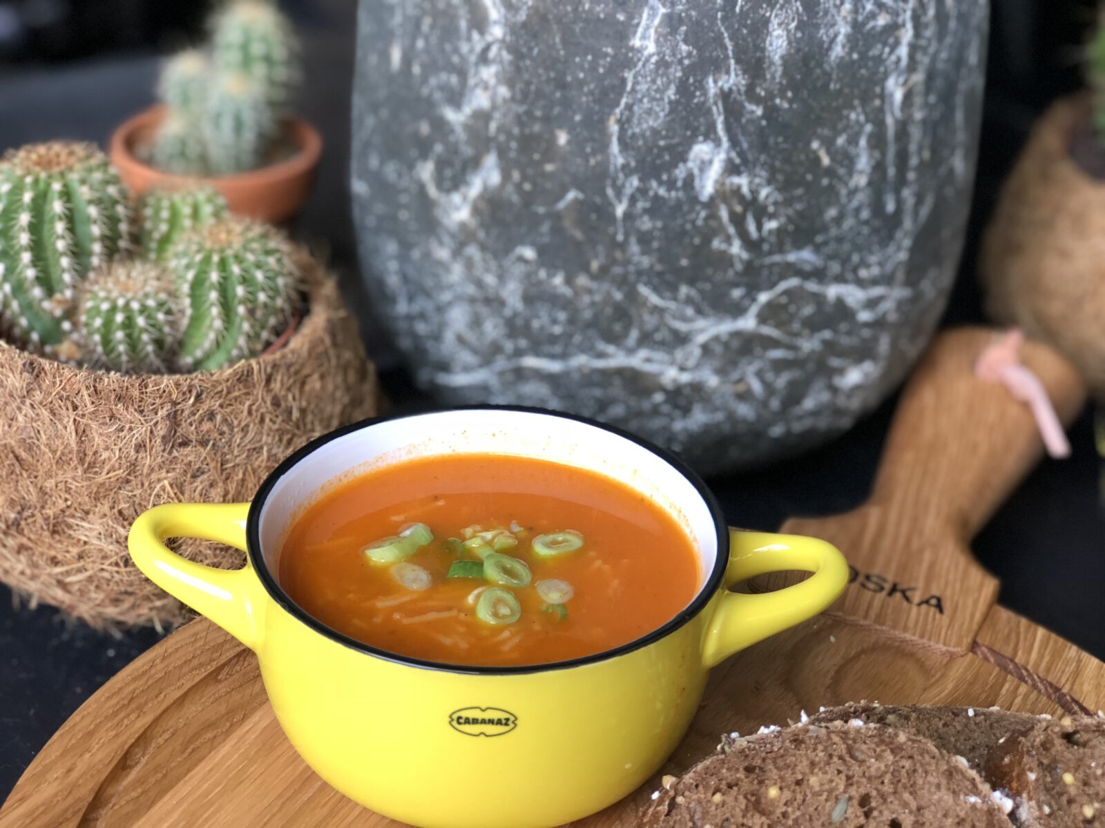 simpele pittige tomatensoep met vermicelli