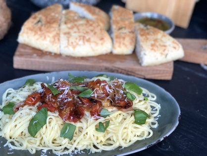 pasta met geroosterde tomaten uit de oven