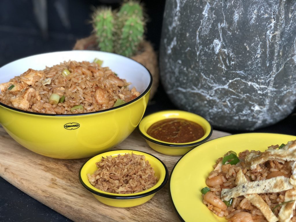 recept nasi goreng met kip en garnalen en zelfgemaakte pindasaus