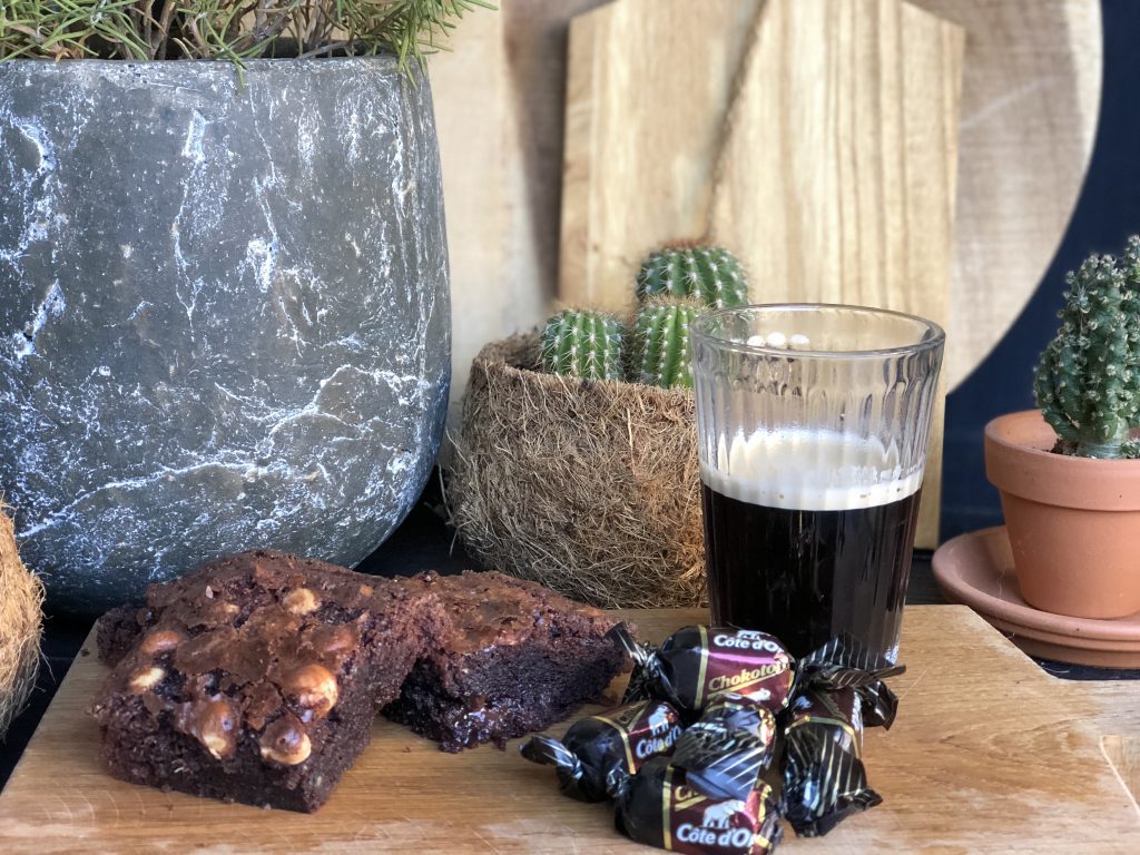 recept simpele brownie met chokotoff en hazelnoten