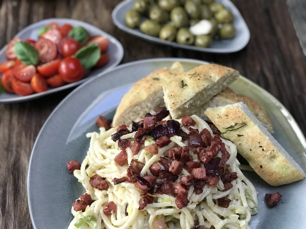 spaghetti met prei en krokante spekjes