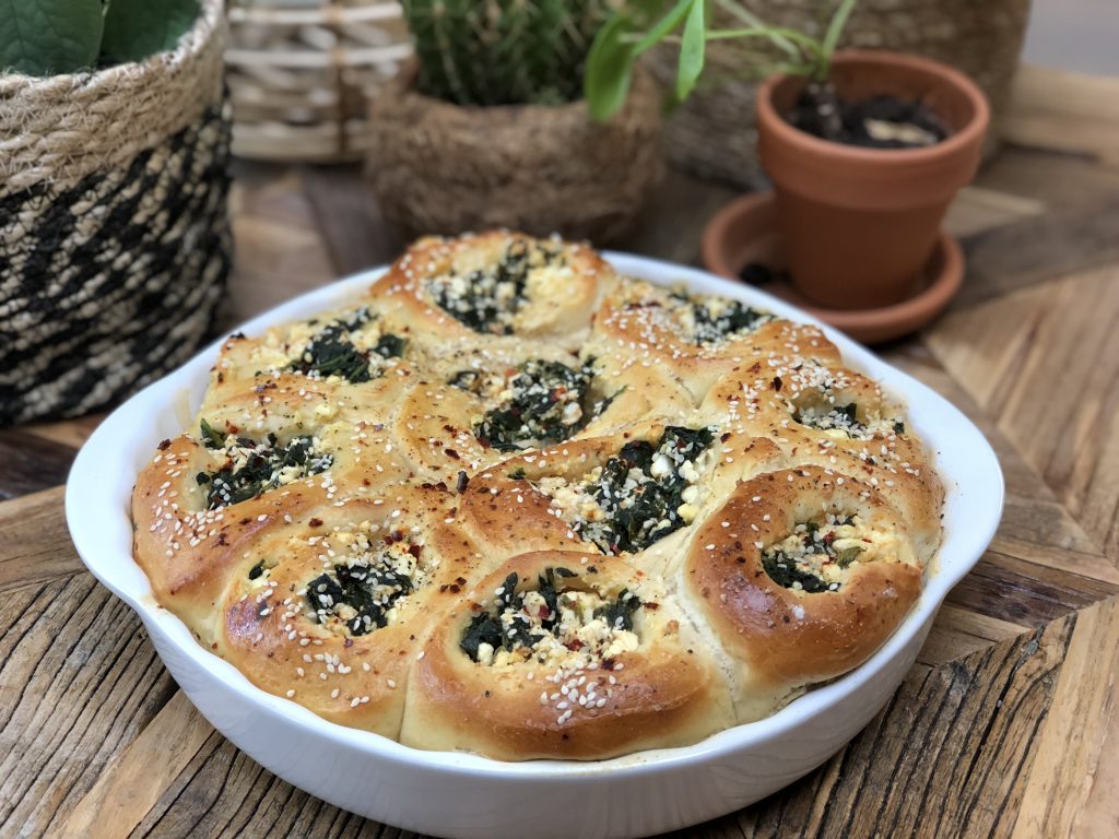 recept zachte broodjes gevuld met spinazie en fetakaas