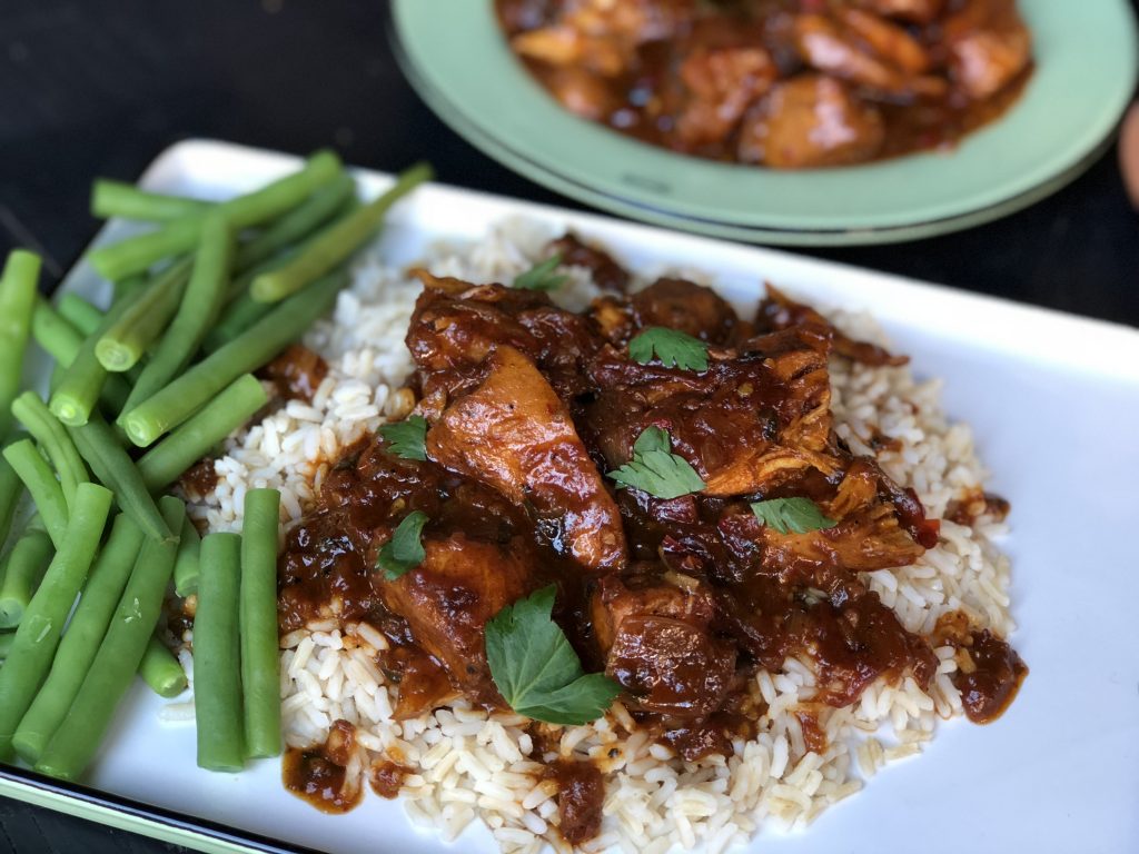 recept Surinaamse kip stoofpot met rijst en boontjes