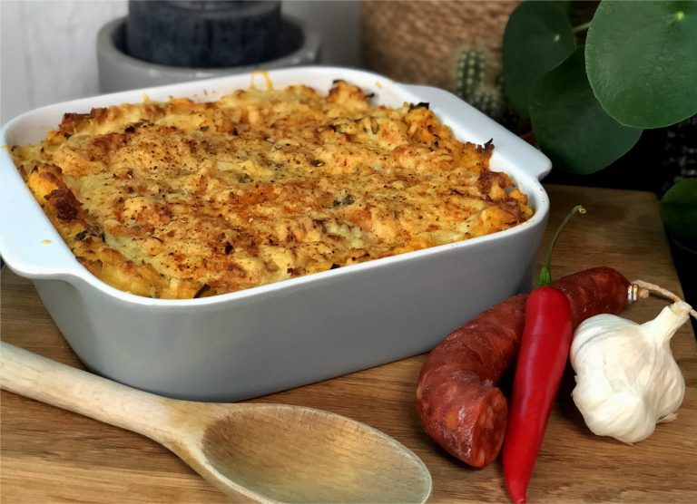 Ovenschotel met prei, wortel, chorzio en puree