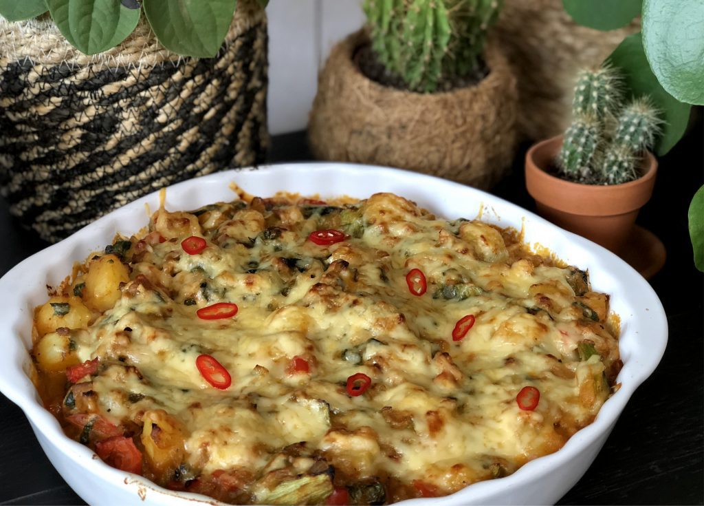 recept ovenschotel met krieltjes, andijvie, gekruid gehakt, spek en kaas