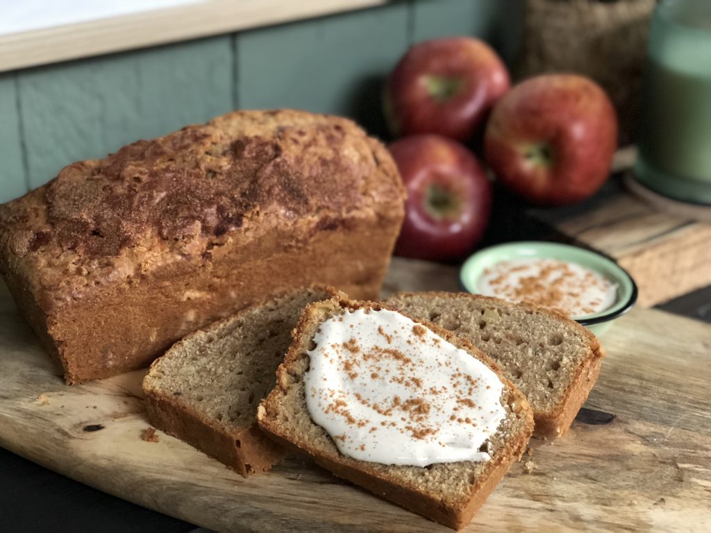 Cake met appel en kaneel maken