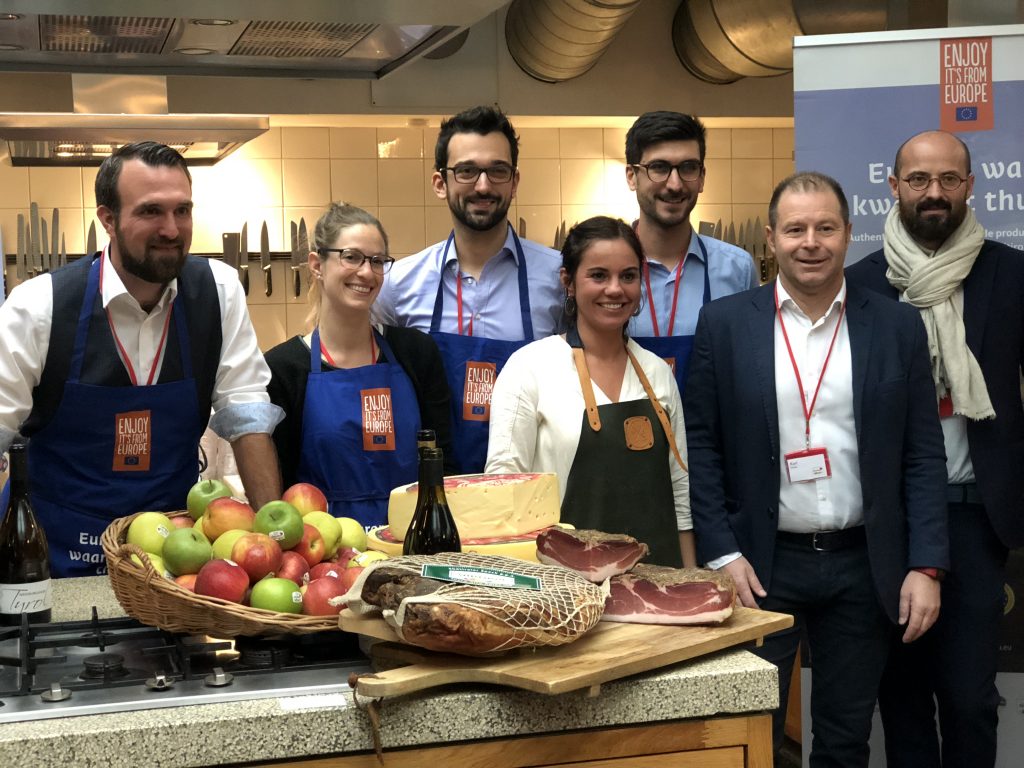 Zuid Tiroolse producten: Speck, Stilfser BOB kaas en Wijn Alto Adige DOC 