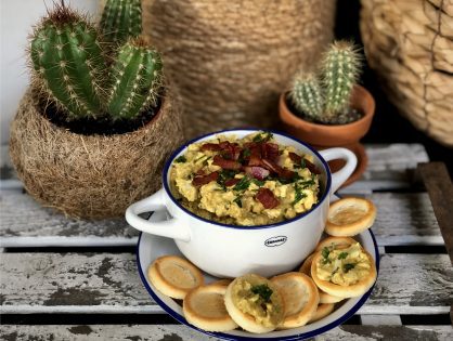 Eiersalade met krokant gebakken spek