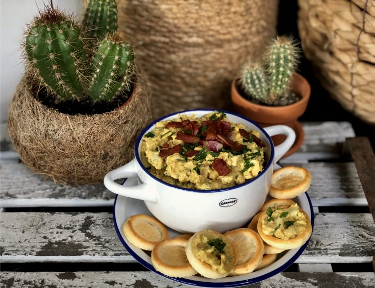 Eiersalade met krokant gebakken spek