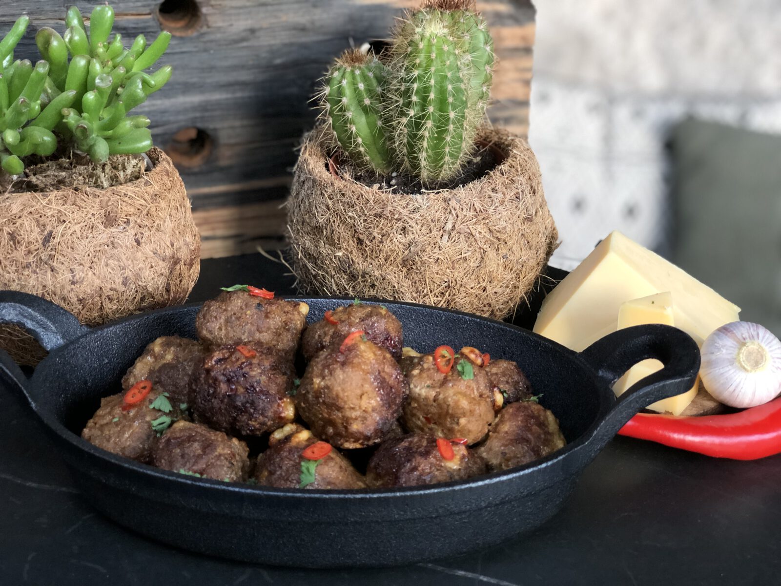 pittige gehaktballetjes met kaas