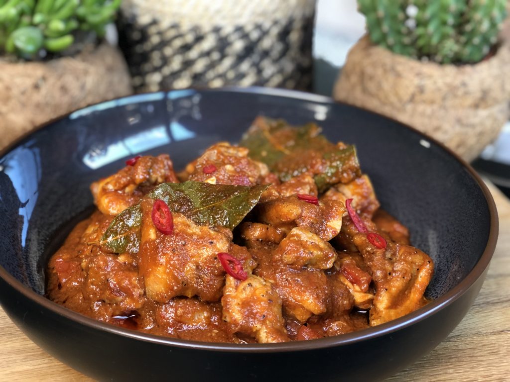 recept ajam pedis ofwel hete kip maken met kippendijen en sambal