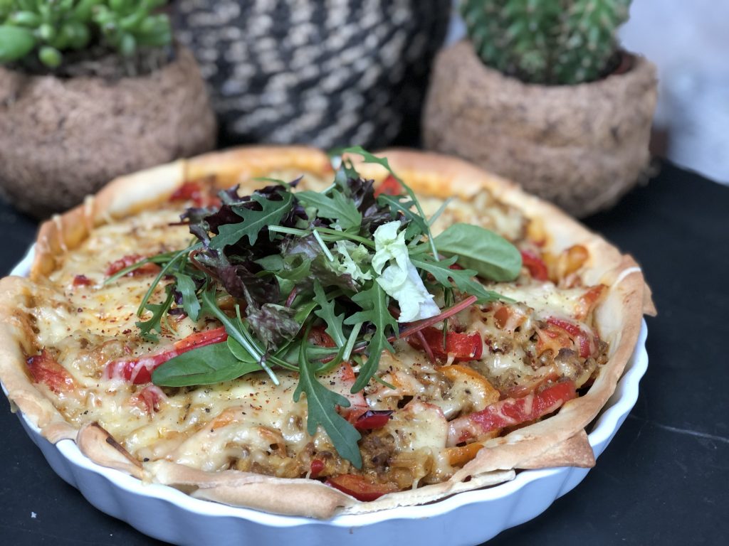 recept quiche met paprika en kruidig gehakt.