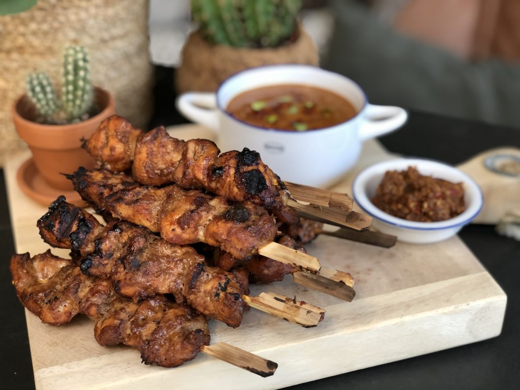 recept pittige Surinaamse kipsaté maken met pindasaus