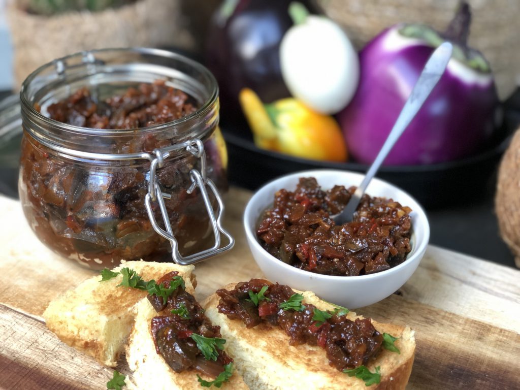 recept kruidige aubergine chutney met tomaat