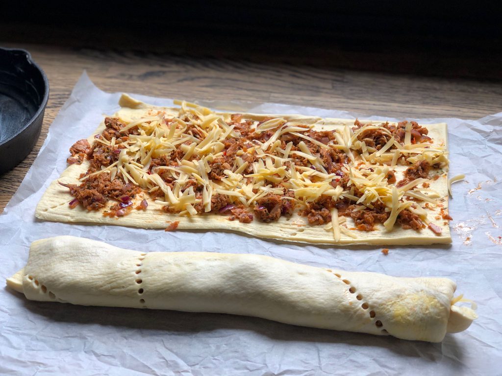 croissantdeeg vullen met pittige tonijn en kaas