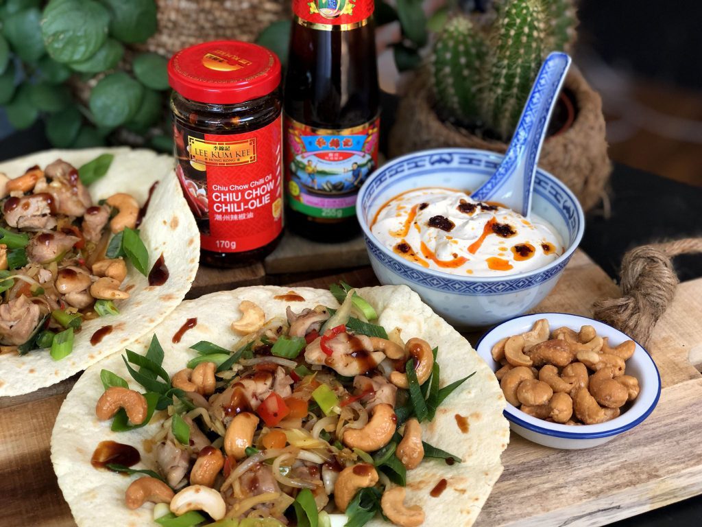 recept pittige Chinese kip wraps met cashewnoten, bosui en oestersaus