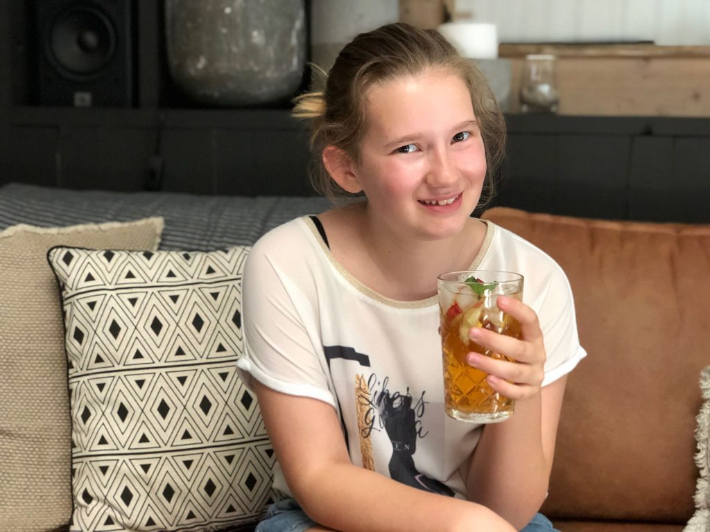 recept zelf perzik ijsthee maken met verse perzik