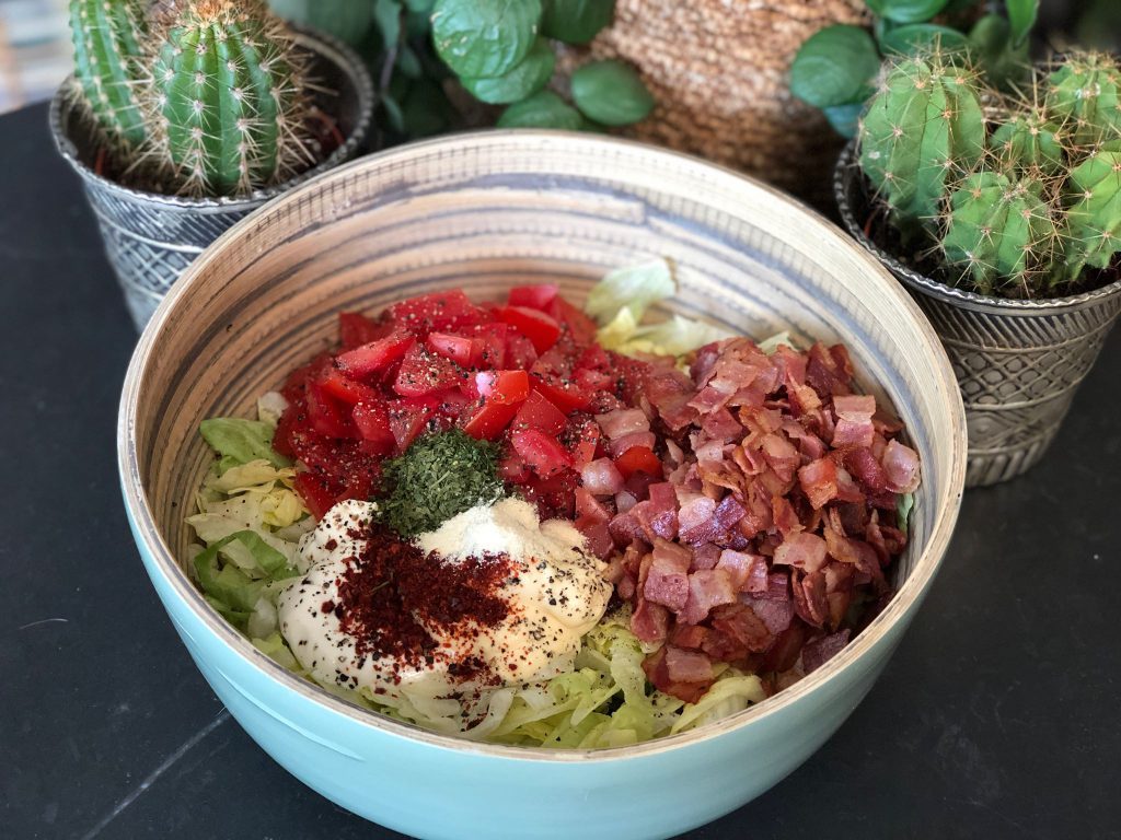 alle ingrediënten voor de BLT salade