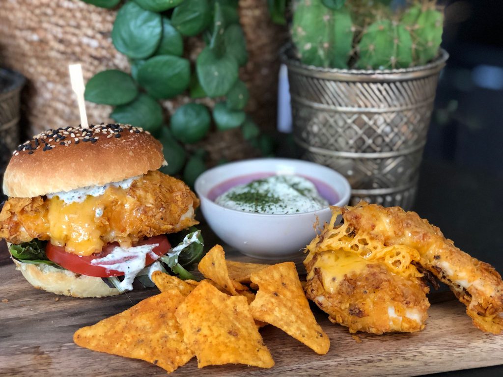 recept krokante kipburger met doritos sweet chili