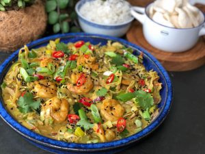Thaise roerbak met garnalen in kerriesaus