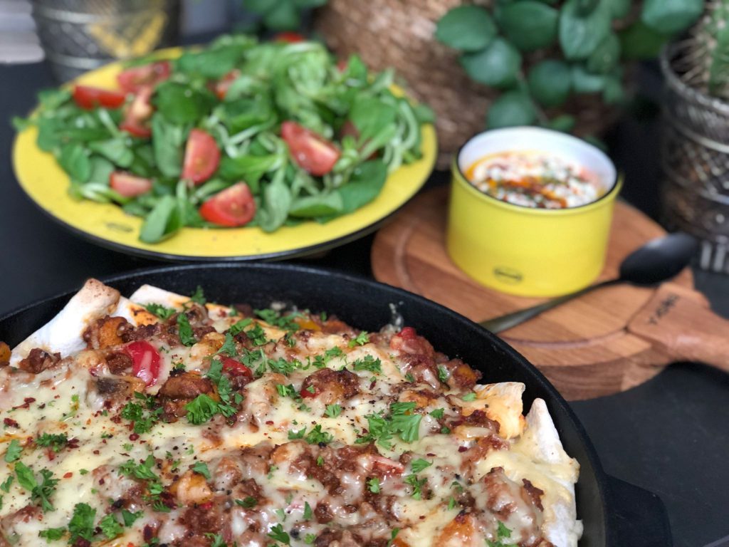 wraps met pittig gehakt en tomatensaus ovenschotel recept