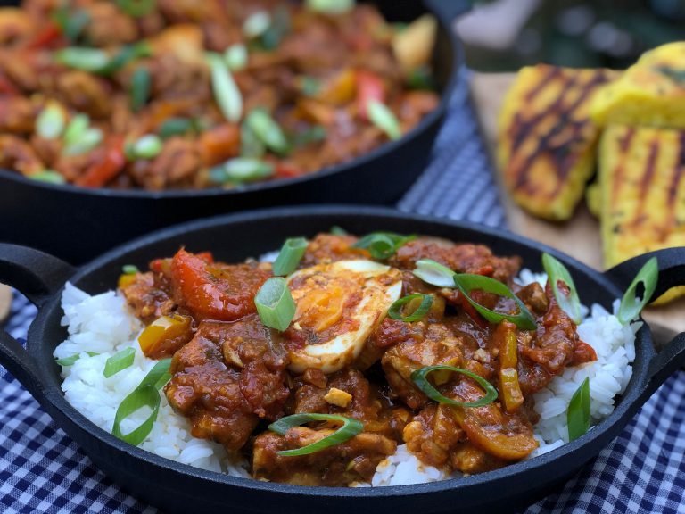 zelf kip kerrie maken met tomaat, paprika en ei